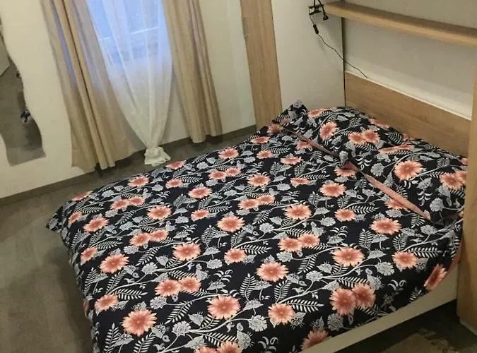 Max 4 Stars Apartman *